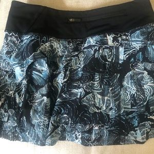 Lululemon tennis skirt 4R BLACK/BLUE